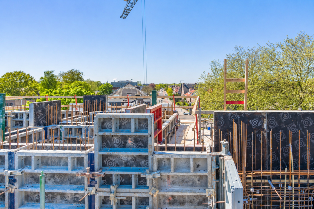 Constructie van een nieuw gebouw door JCVANKESSEL BOUW in Nederland.