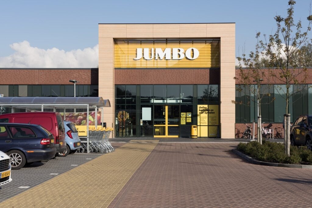 Jumbo supermarkt gevel met bouwkundige afwerking door JCVANKESSEL BOUW.