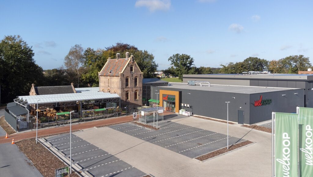 Bouwbedrijf JCVANKESSEL BOUW bouwt huis en winkelpand met moderne materialen.