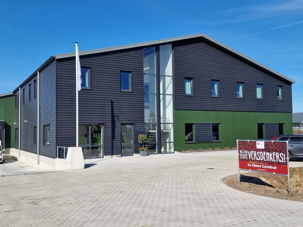 Nieuwbouw van JCVANKESSEL BOUW met moderne architectuur.
