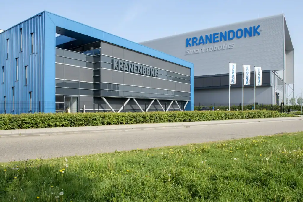 Modern Kranendonk gebouw met blauwe en grijze gevels in Nederland.